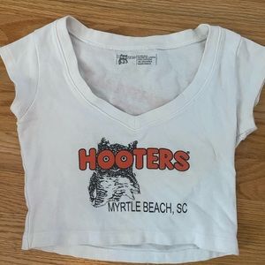 Hooters crop